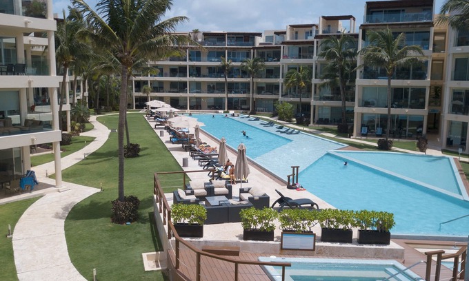 Zazil-ha Apartment | Beachfront + GardenHouse + Gym & Private beach club- Exclusive area!