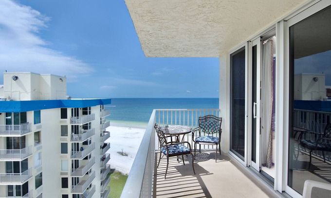 South Island Condo | ☀️Beachfront | Great Amenities | Estero Beach + Tennis Club Penthouse 3A☀️