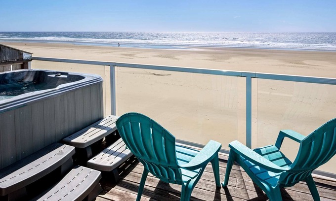 Lincoln City Apartment | Beachfront, Hot Tub, BBQ - Ocean Jewel