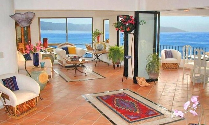 Downtown Puerto Vallarta Condo | !BEACHFRONT IN THE CITY CENTER! SPECIAL! SEPTEMBER SPECIAL - ONLY 195/NT!