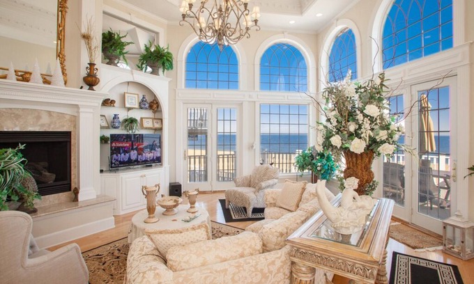 Sandbridge House | Beachfront Luxury Home,SALT WATER, POOL- Heating is an Option &SPA,Pet Friendly