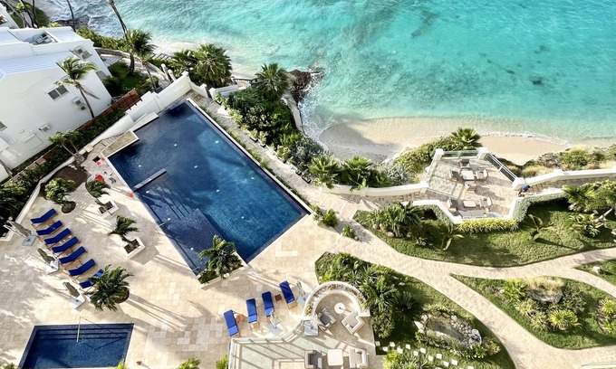 Maho Apartment | Beachfront luxury 2br apartment The Cliff