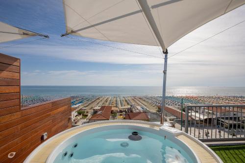 Lido di Camaiore Apartment | Beachfront Penthouse with private parking