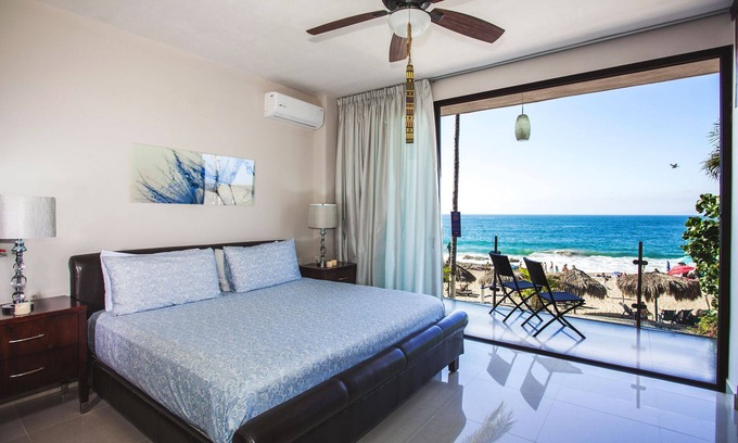 Amapas Condo | Beachfront right on Los Muertos beach
