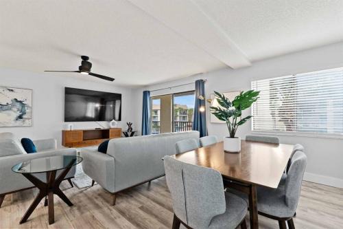 St. Augustine Beach Apartment | Beachfront resort Heated Pool 3King beds 85in TV BBQ