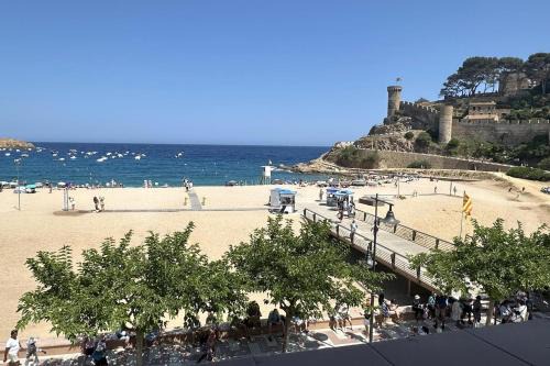 Tossa de Mar Apartment | Beachfront Victoria apartment in tossa 2