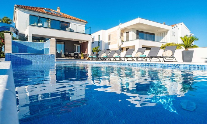 Sukosan Villa | Beachfront Villa Blue Melody with Pool