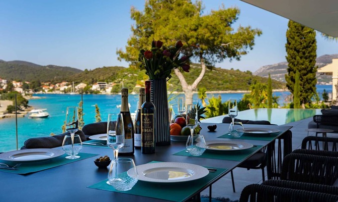 Cove Tri Zala (Zrnovo) Villa | Beachfront Villa Korina Blue with Pool