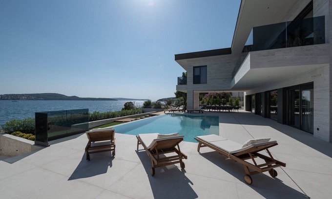 Seget Donji Villa | Beachfront Villa Nautilux with Pool