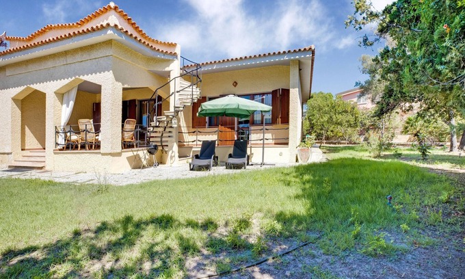 Siniscola House | Beachfront Villa with Solarium