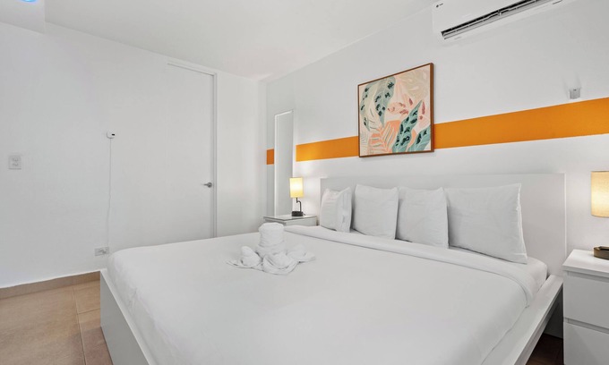 Espinar Apartment | Beachfront | With Pool | Free Parking