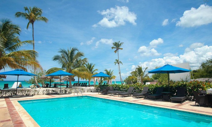 Dominicus Apartment | Beachfront with views