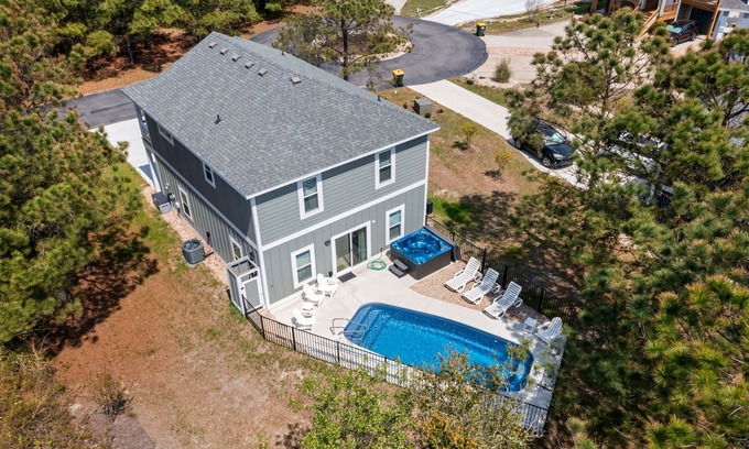 Monteray Shores House | Beachin' Awesome: Saltwater Pool, Spa, Soundside