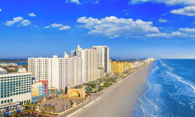East Daytona Condo | Beachline Breeze on the Strip