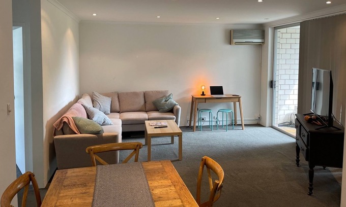 Dee Why Apartment | Beachside apartment, footsteps to the iconic Dee-Why beach.