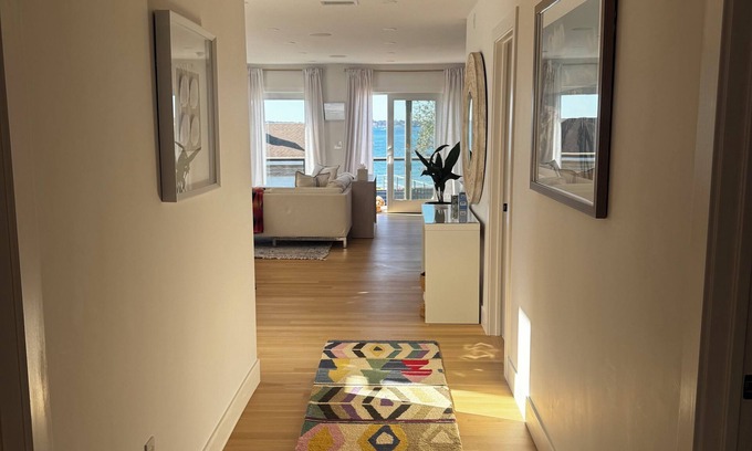 Swampscott House | Beachside Coastal Retreat: Breathtaking Views