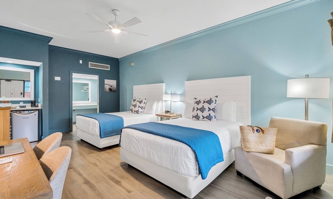 Crystal Beach Hotel | Beachside Inn/Steps from the Beach!/2 Queen Beds