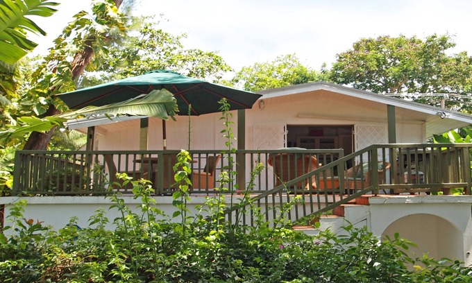 Gibbs Bay Apartment | "Beachy" Hideaway on the best beach on the West Coast