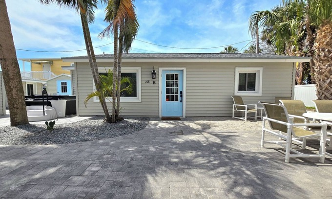 Indian Rocks Beach Cottage | Beachy Keen Cottage B! Just Steps from Indian Rocks Beach!