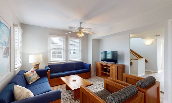 Buxton House | Beachy townhouse with pool acces, washer/dryer, fast WiFi, AC & ocean views