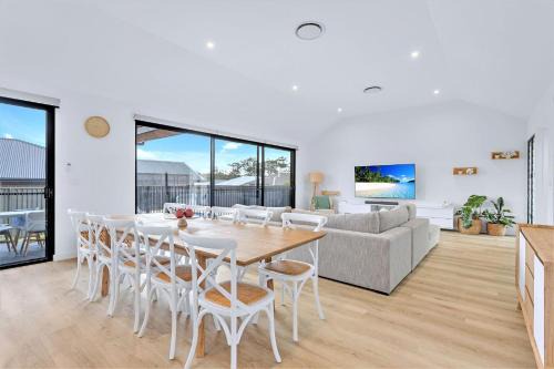 Vincentia House | Beam Hideaway - Pool, Spa & all the additional lux