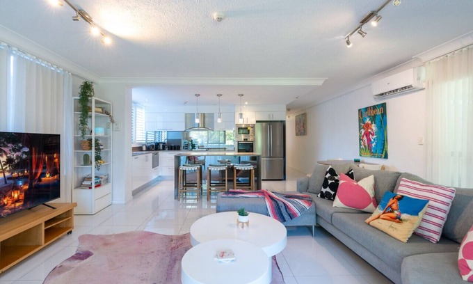 Burleigh Heads Apartment | Beaming Apartment On Burleigh Beach