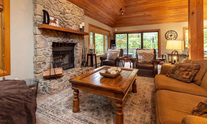 Chestnut Springs Cabin | Bear Cave Haus at Wintergreen Resort