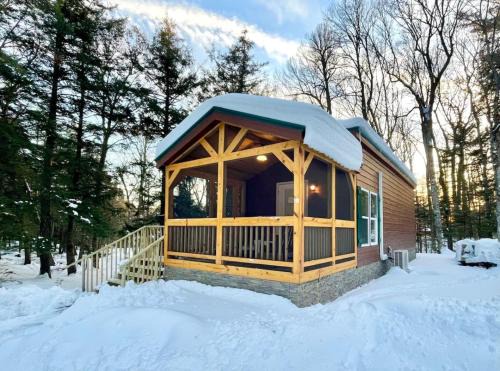 Sayner Apartment | Bear Cub Cabin is a cozy 1 bedroom and loft oasis