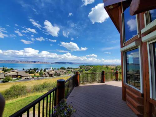 Harbor Village Villa | Bear Foot Lodge - Amazing Views! Arcade, Hot Tub, Family Fun Cabin!