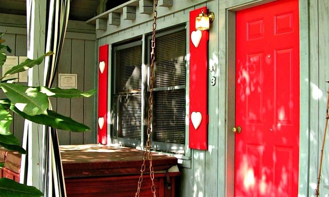 Sautee Nacoochee Cottage | Bear Paw Cottage #3 King Adorable; Hot Tub; Pet friendly; 2Adults/2Children
