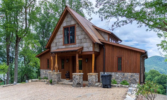 Banner Elk House | Bear Tracks- Eagles Nest amenities, Hot Tub, Fire Pit, amazing views
