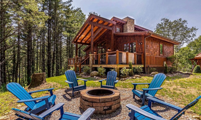 Banner Elk Cabin | Bear Woods Belle - Eagles Nest amenities, fire pit, hot tub, two suites