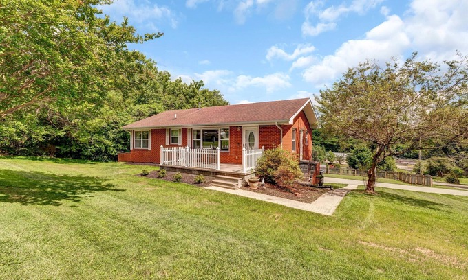 Knoxville House | Bearden Bungalow - 10 Min. to Downtown and West Knoxville