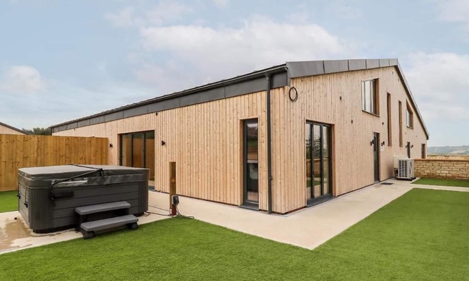 Little Rissington House | Bears Court - Unit 7