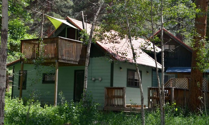 Drake Hotel | Bears Paw Duplex Cabin (#12) at The Woolly Bugger Inn