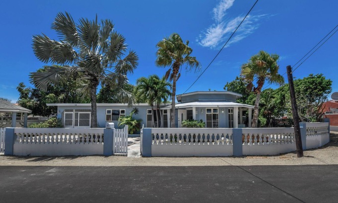 Pos Chiquito House | Beatiful House 2 minutes to the beach. 6 Persons