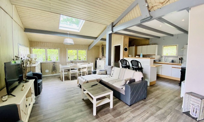 Biscarrosse Villa | Beau Chalet atypique dans secteur calme du bourg (013)