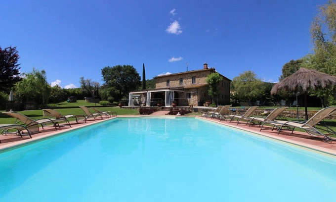 Civitella in Val di Chiana Villa | Beautiful private villa for 16 guests with private pool, WIFI, TV and pets allowed, close to Are.