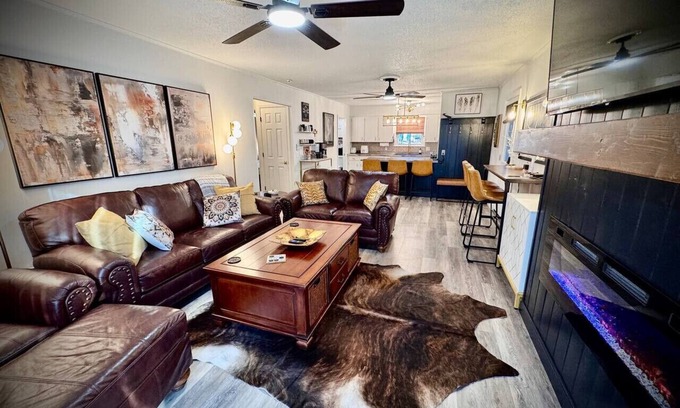 Greers Ferry House | Beau Maison, Greers Ferry Gem, Extended Stays Welcome!