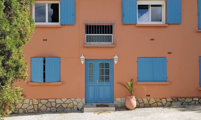 Hyeres Apartment | Beau T3 -terrasse & Parking, Proche Plage 1er Étage Droite