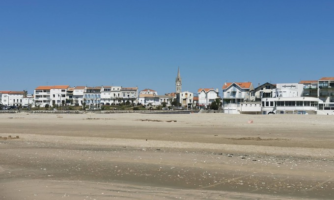 Saint-Georges-de-Didonne Apartment | Beautiful, bright apartment with private parking for 4 people