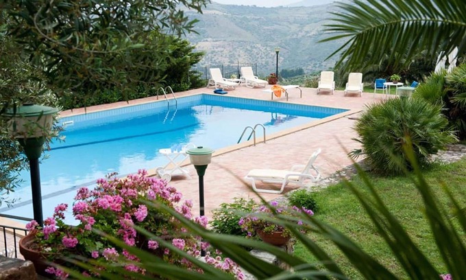 Collesano Villa | Beautiful apartment in villa with pool, A/C, WIFI, TV, terrace and panoramic view, close to Cefa.