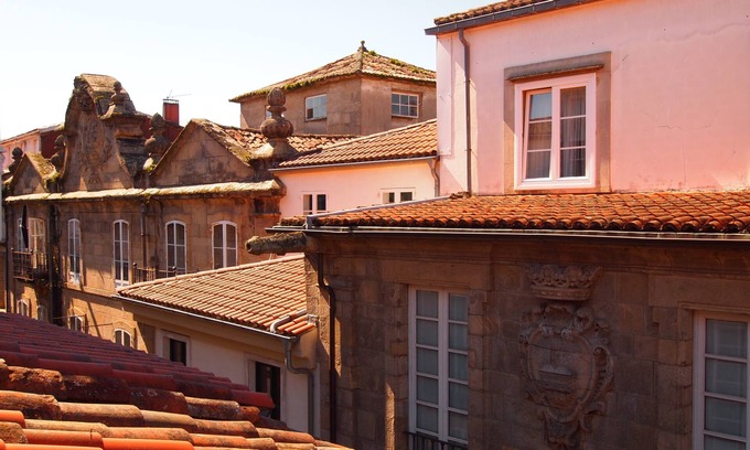 Santiago de Compostela Historic Centre Apartment | Beautiful Apt by the Cathedral, in the Heart of the Old Town for up to 10 people