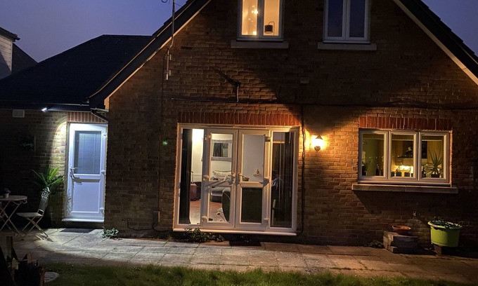 Hillingdon Apartment | Beautiful 1-bed Studio in Uxbridge, London