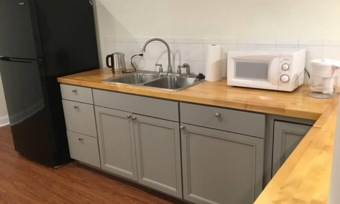Frederick House | Beautiful 1 Bedroom Apartment