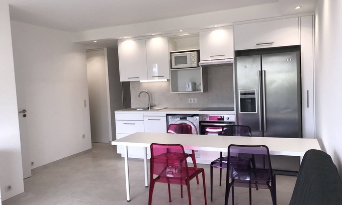 California - Pezou Apartment | Beautiful 1 bedroom apartment with sea view pool large Terrace & parking