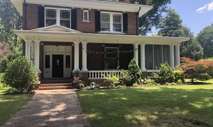 Petersburg House | Beautiful 1915 Four Square Home 5 minutes to downtown Petersburg VA