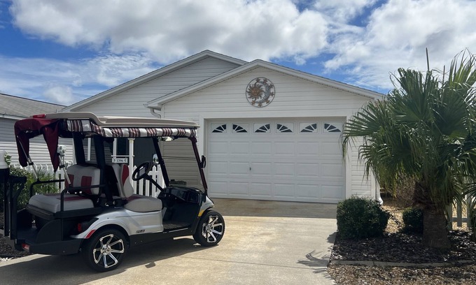 Duval House | Beautiful 2/2 Villa w/4 Seater Gas Golf Cart, BBQ Grill, and WiFi!