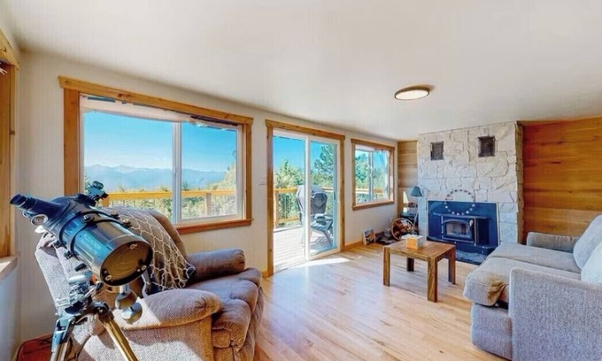 Howard Cabin | Beautiful 2-bedroom cabin in Cotopaxi with stunning mountain views