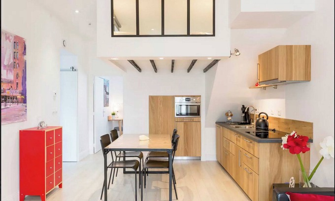Dinard Apartment | Beautiful 2 bedroom center of Dinard, shops and beaches on foot